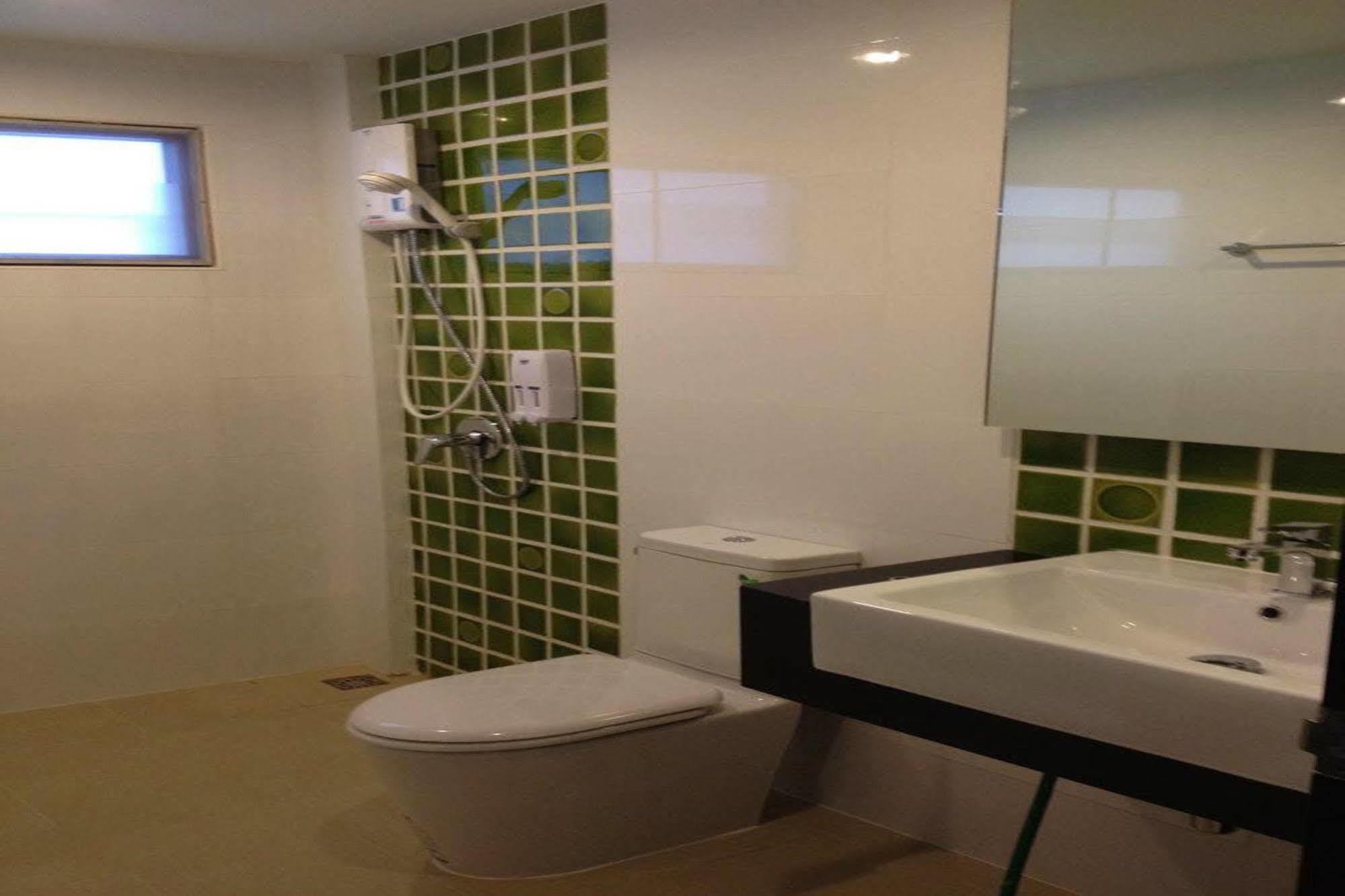 The Sixnature Bangsaen Hotel 2*
