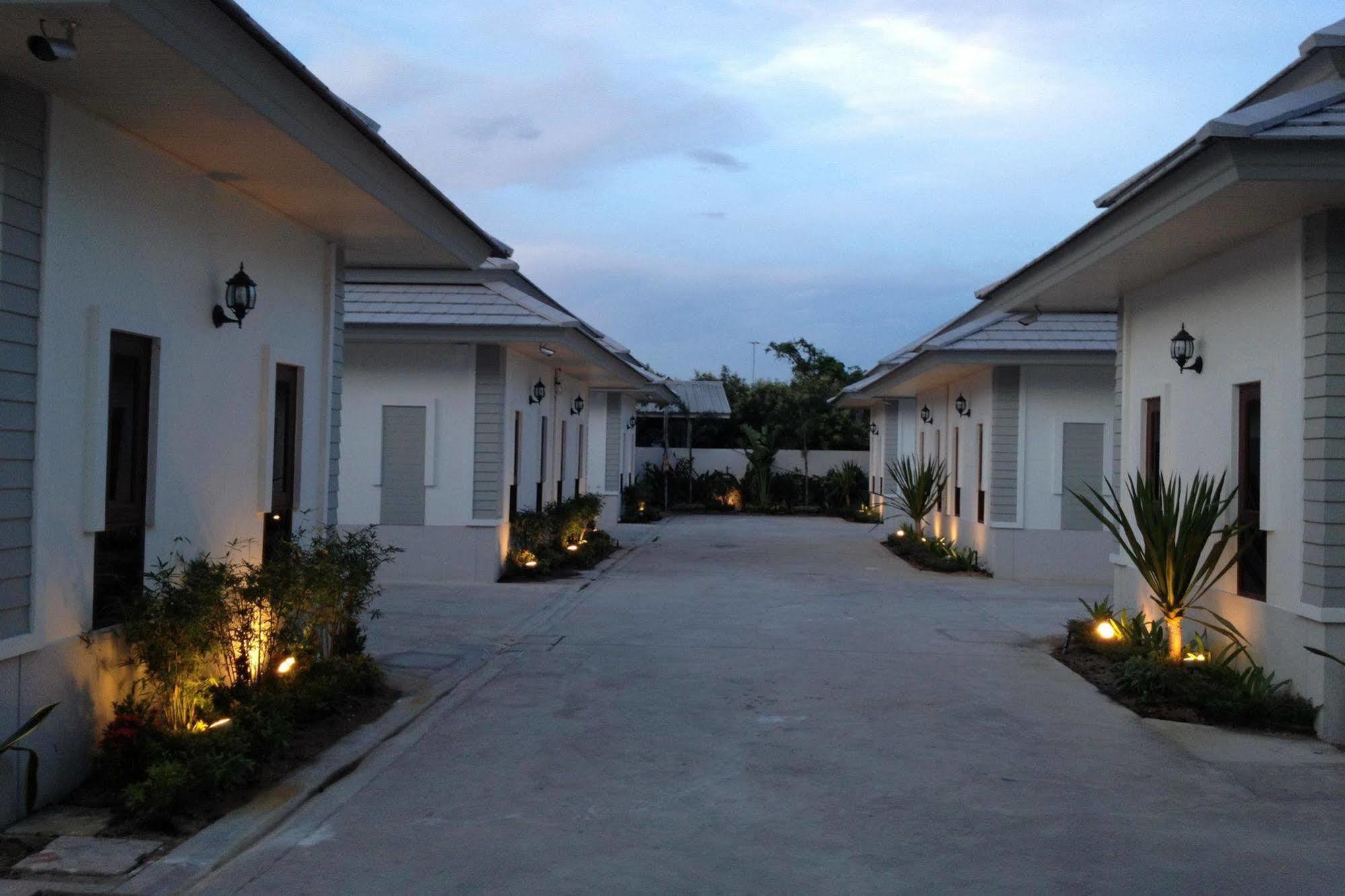 The Sixnature Bangsaen Hotel 2*
