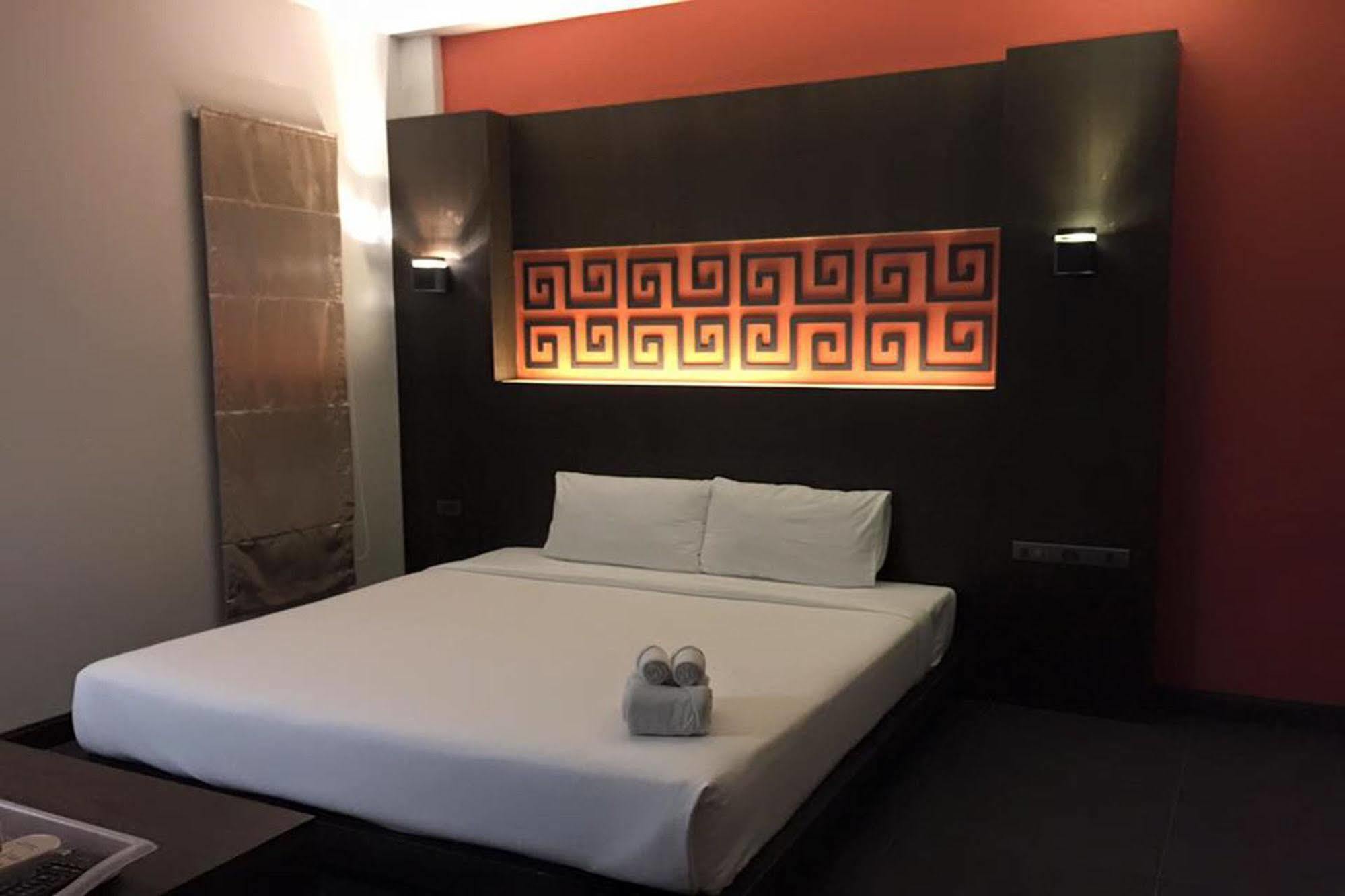 The Sixnature Bangsaen Hotel 2*