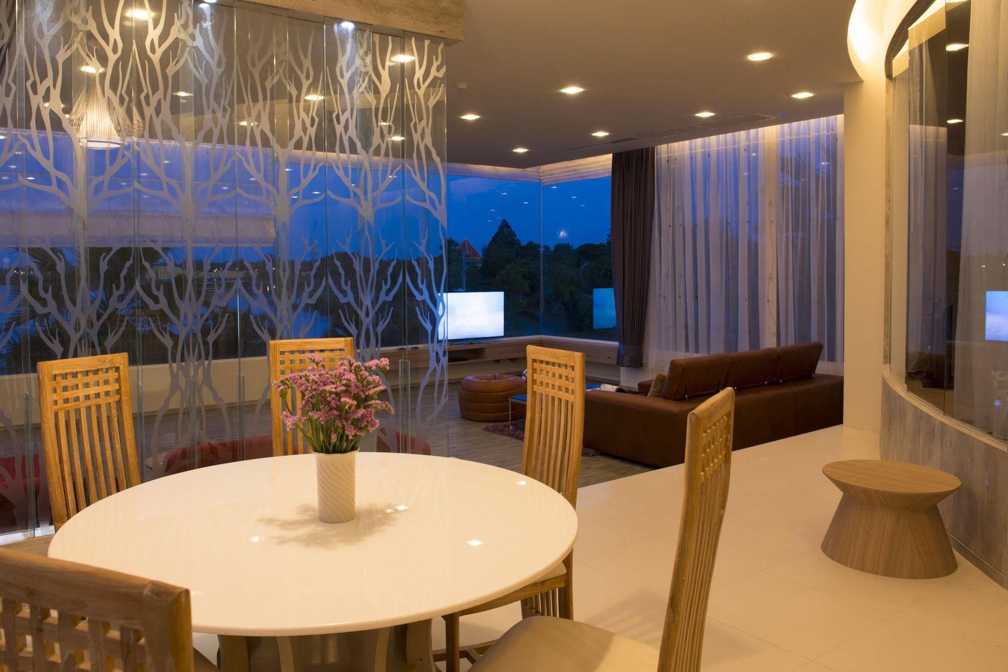 The Beverly Hills Hotel Nakhon Ratchasima