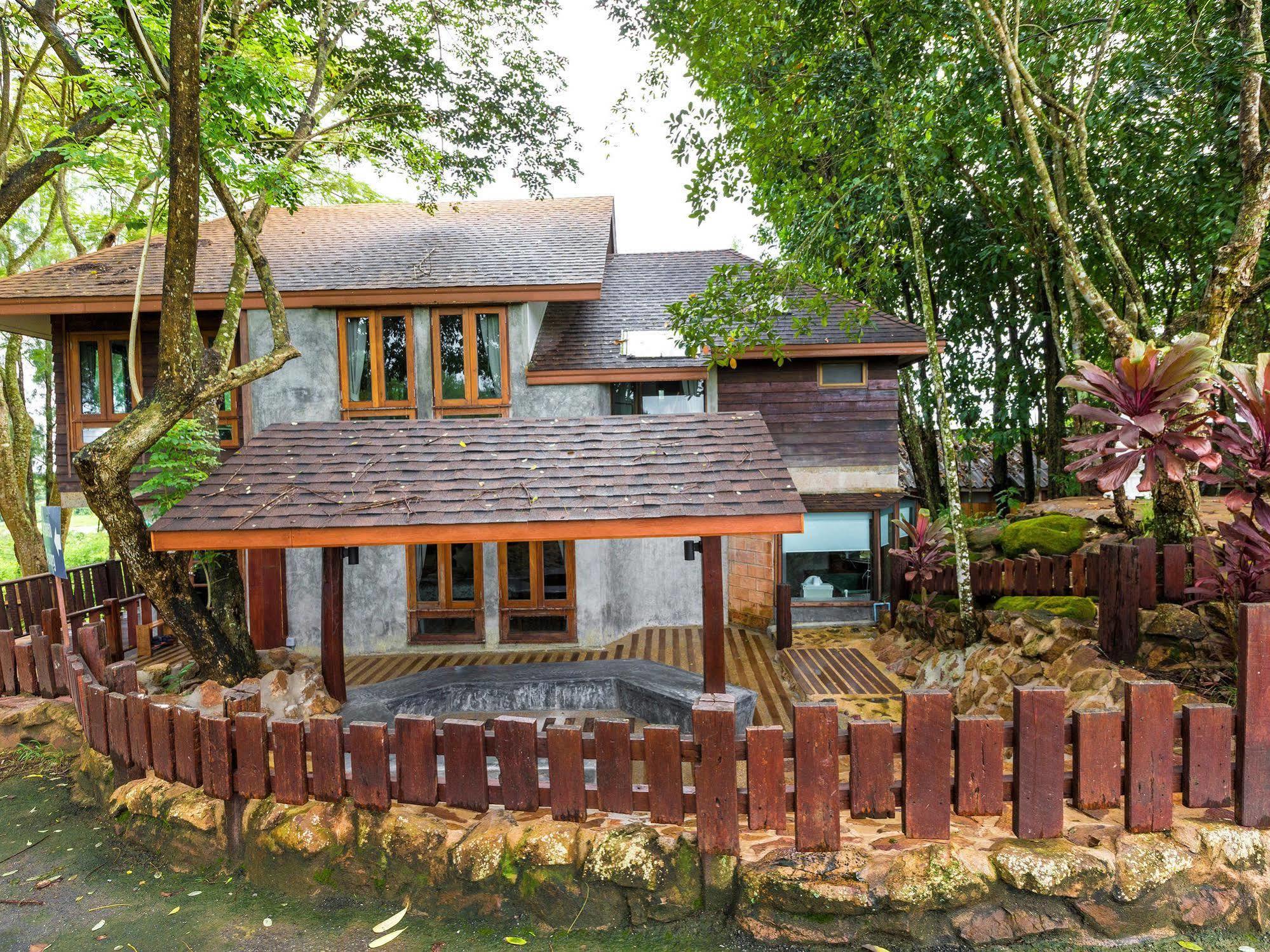 Village Farm And Winery Resort 3*