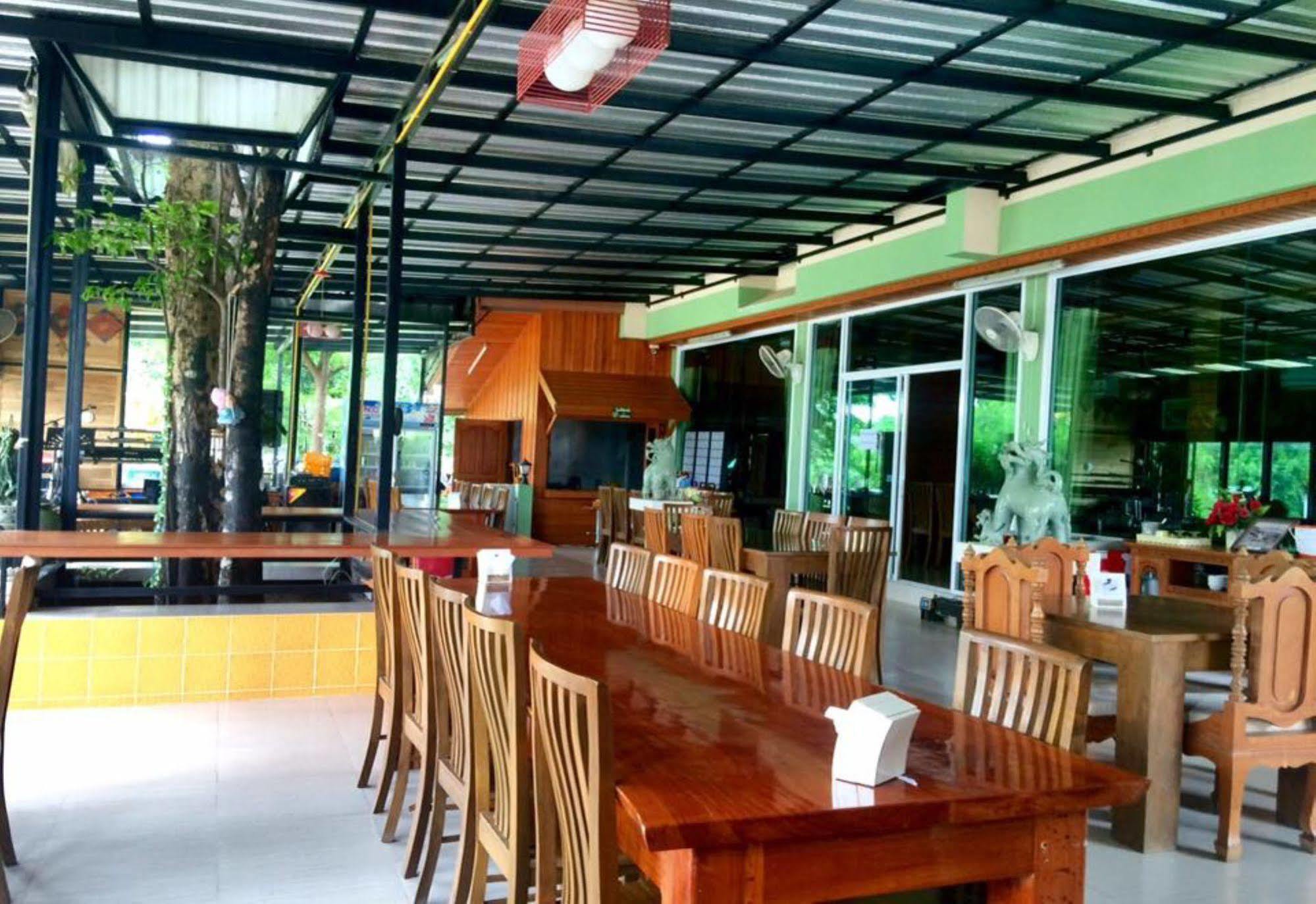 Ruen Narisra Hotel