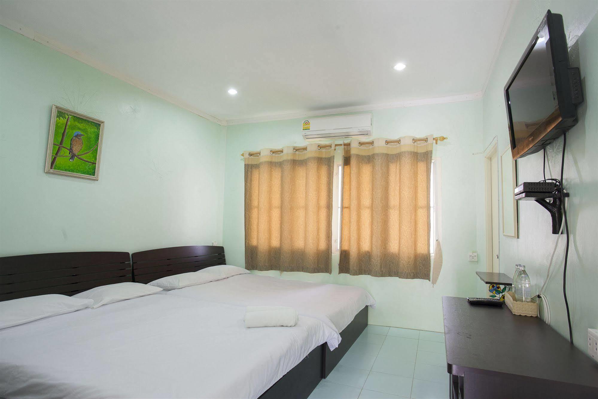 Baanraisooksangchan Resort