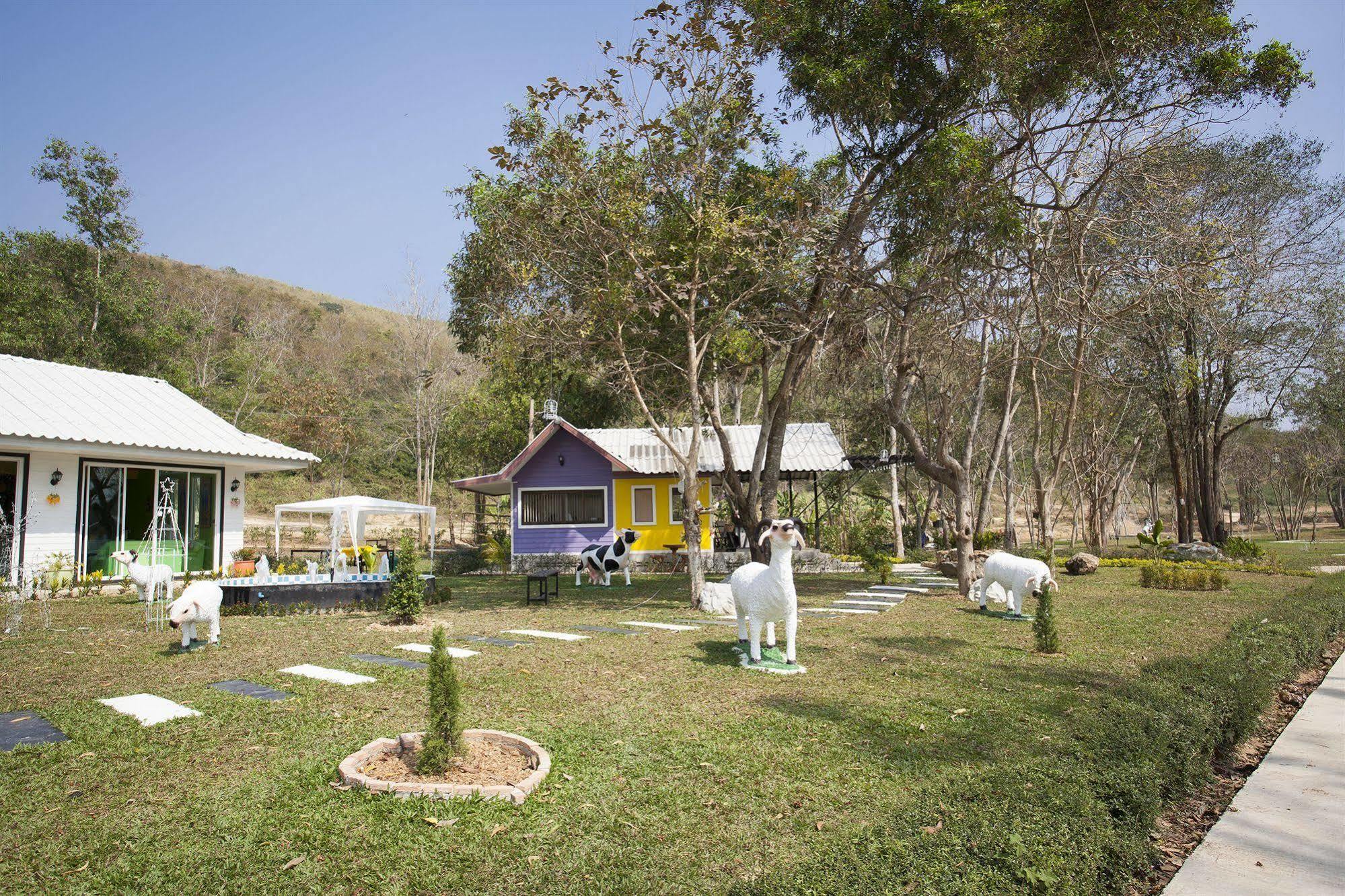 Resort Baanraisooksangchan