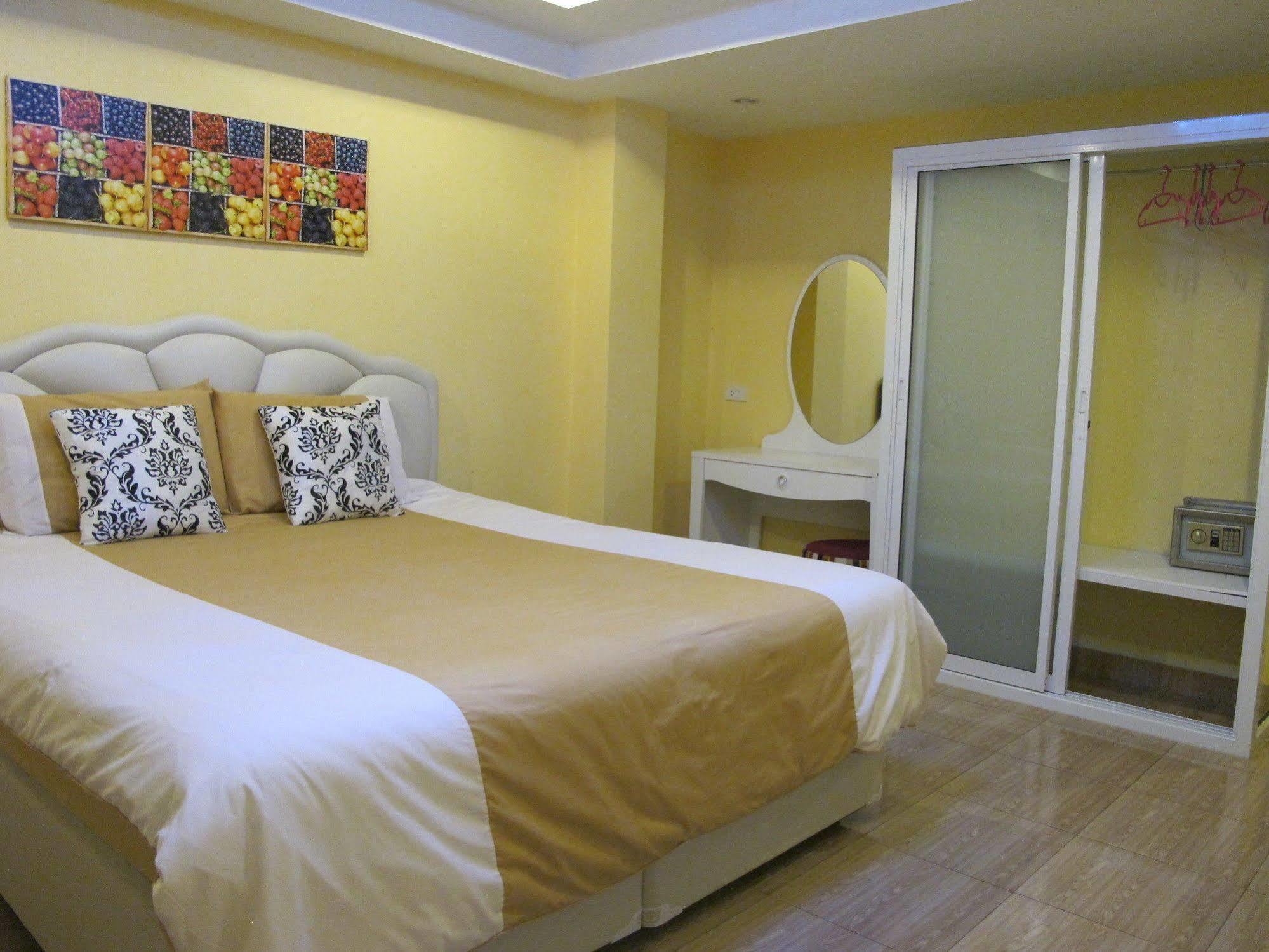 Oyo 75330 Little House Hotel Pattaya