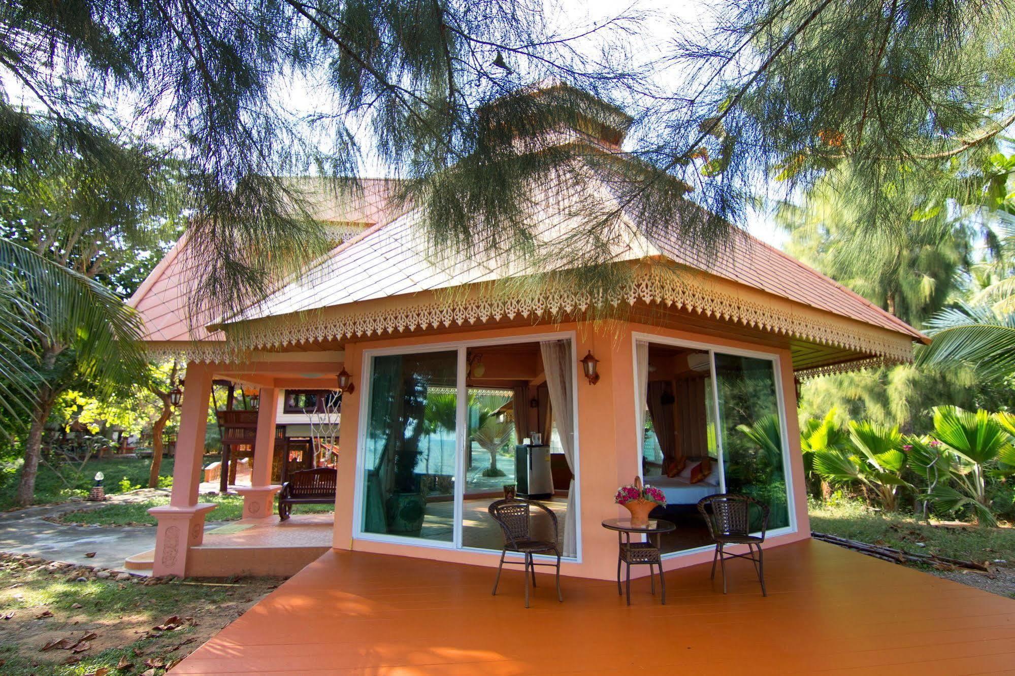Buadara Chumphon 3*