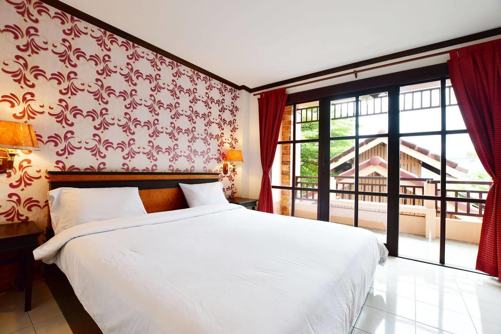 Pathu Hotel