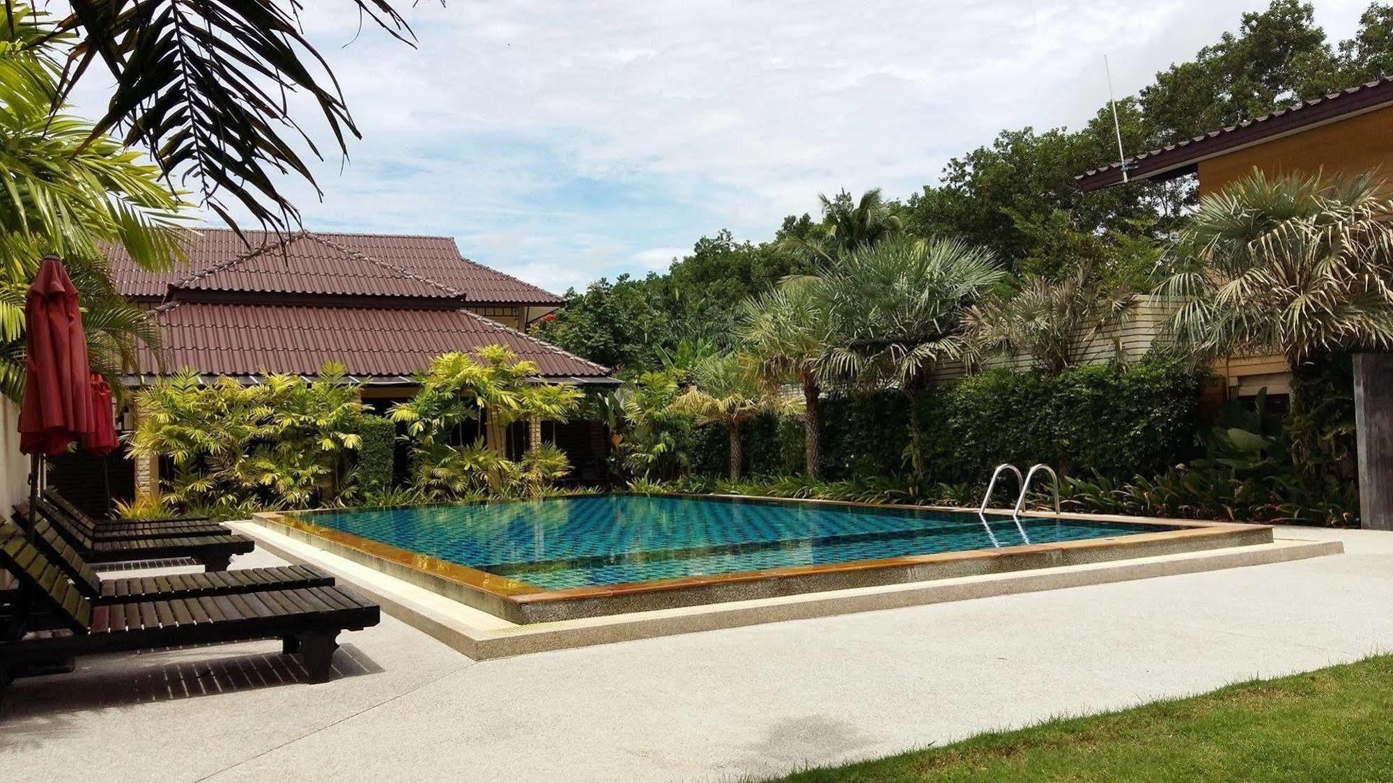 Resort Palm Sweet