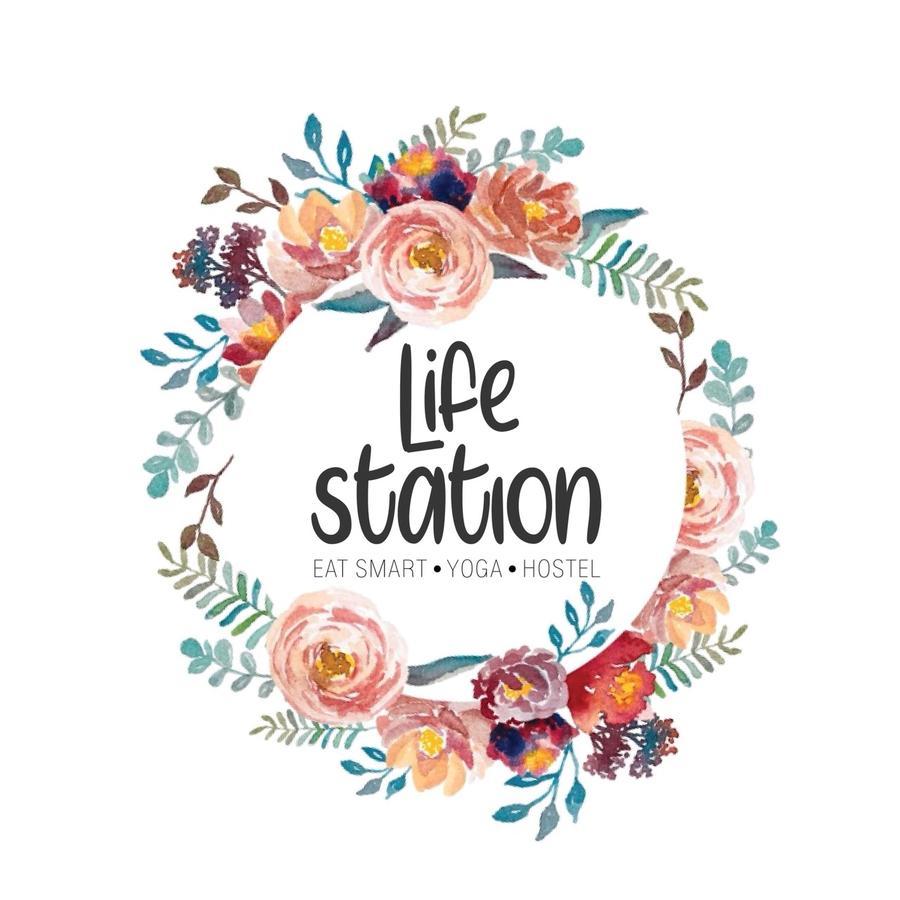 Life Station *