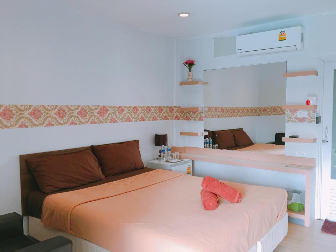 Waratee Hotel