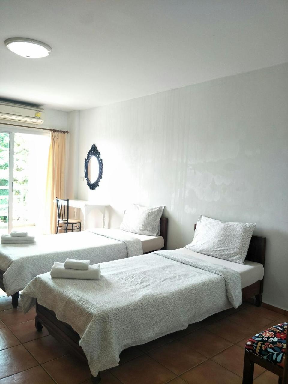 Inn Lomsabai Bang Saen