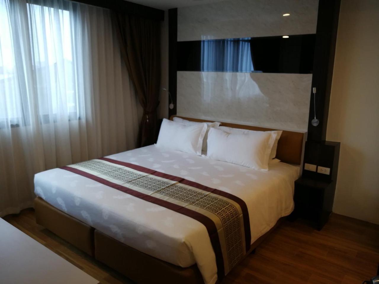 Golden Hotel