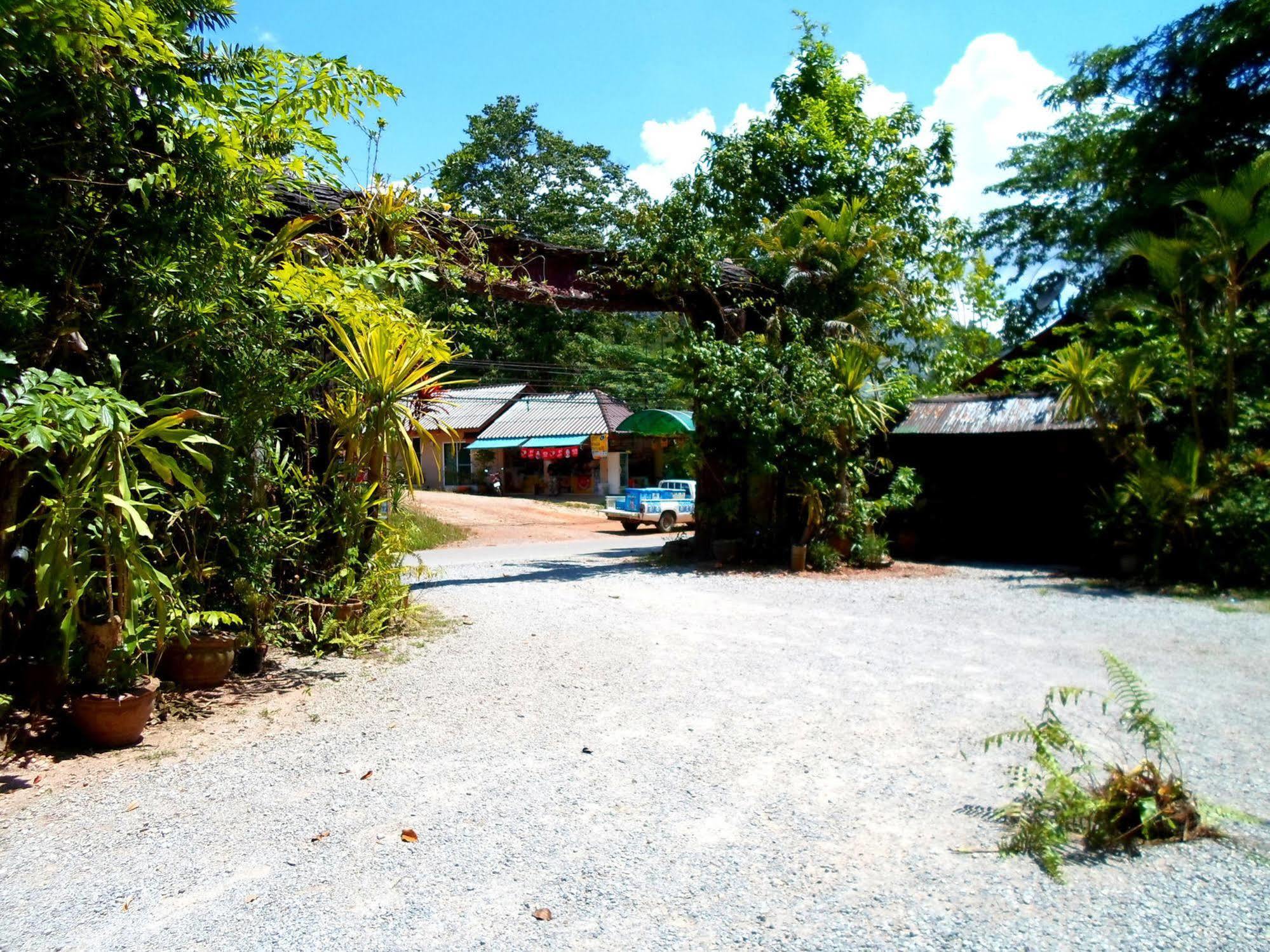 Khao Sok Tree House 4*