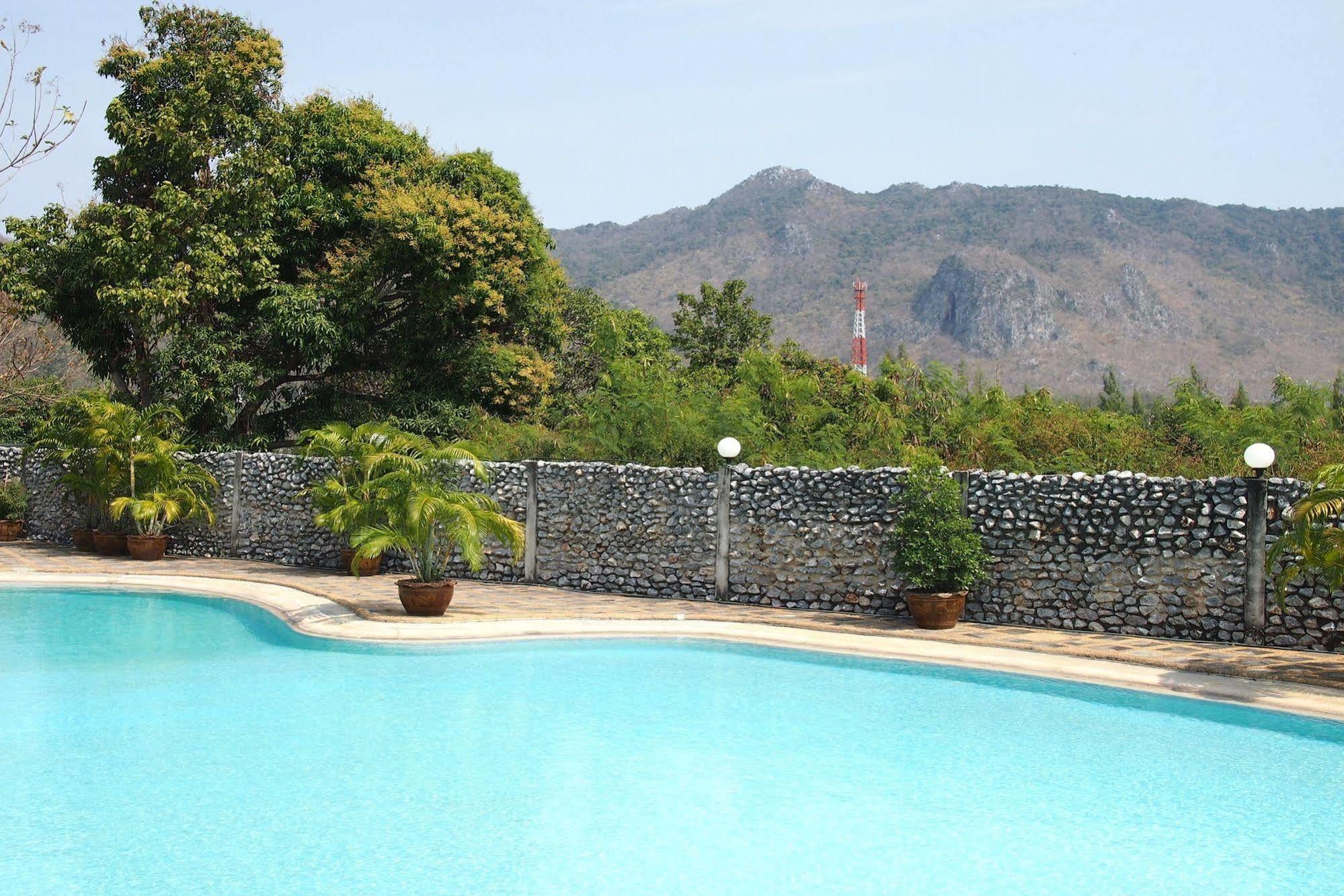 Khao Yai Country Hill Resort 3*
