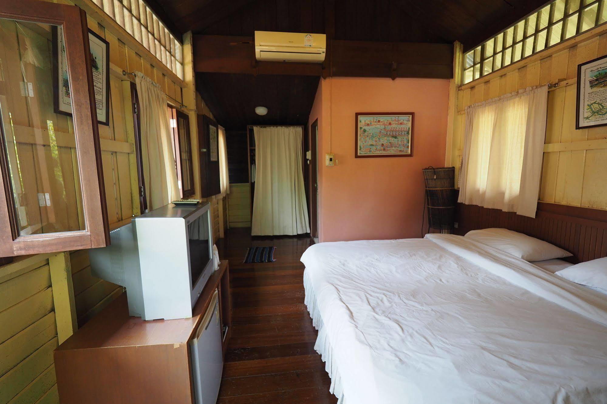 Resort Baan Suan Amphawa