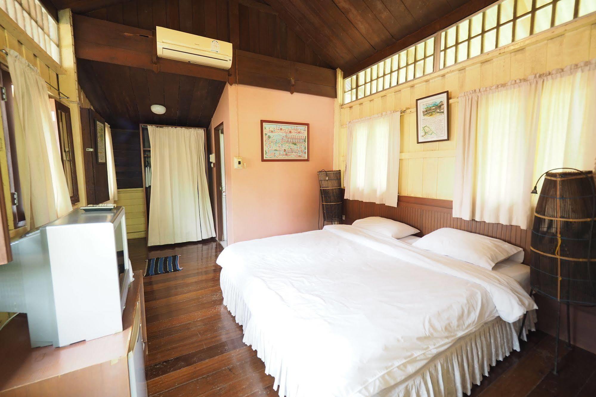 Resort Baan Suan Amphawa