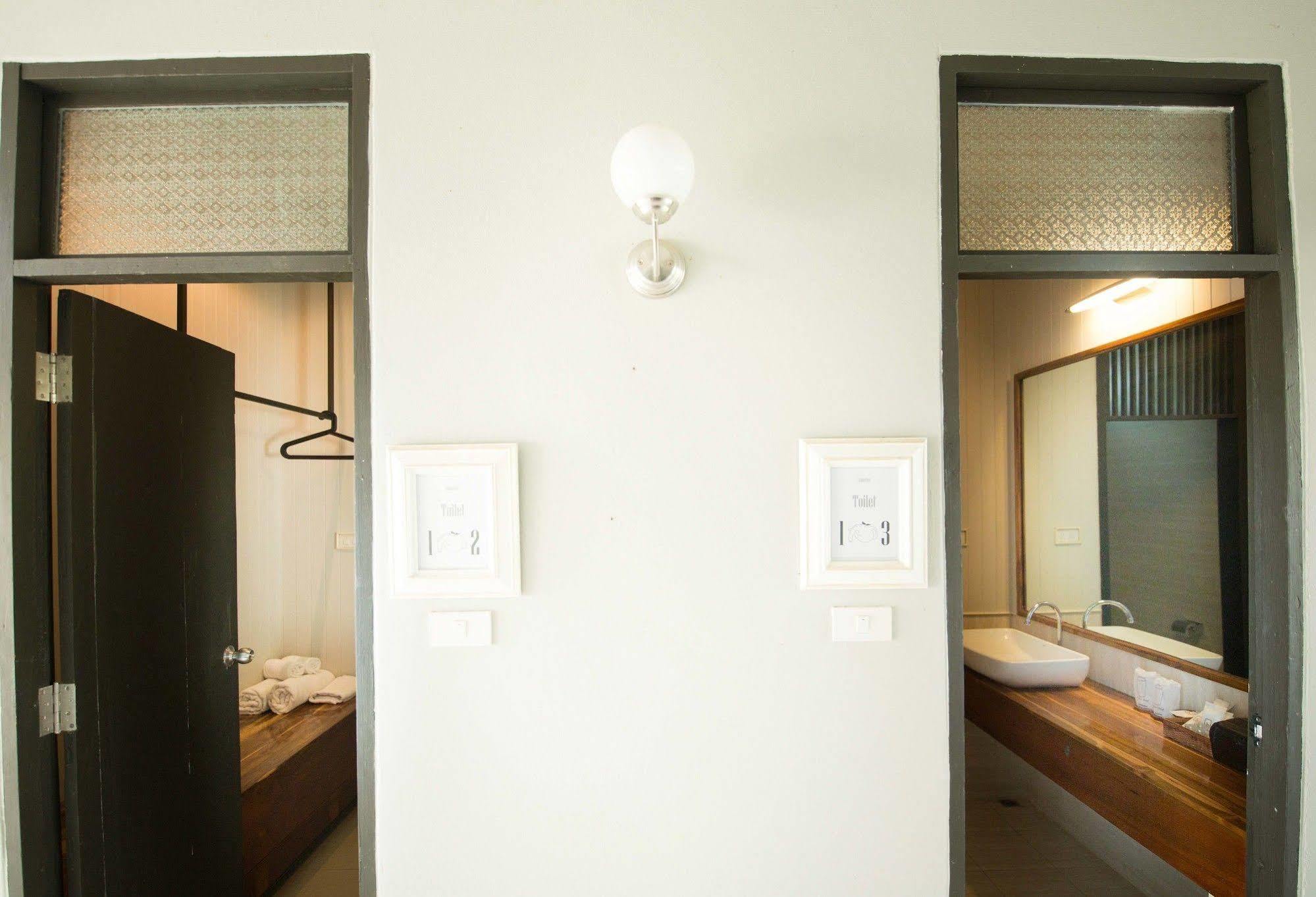 Albergue Dorm Of Happiness By Tharaburi *