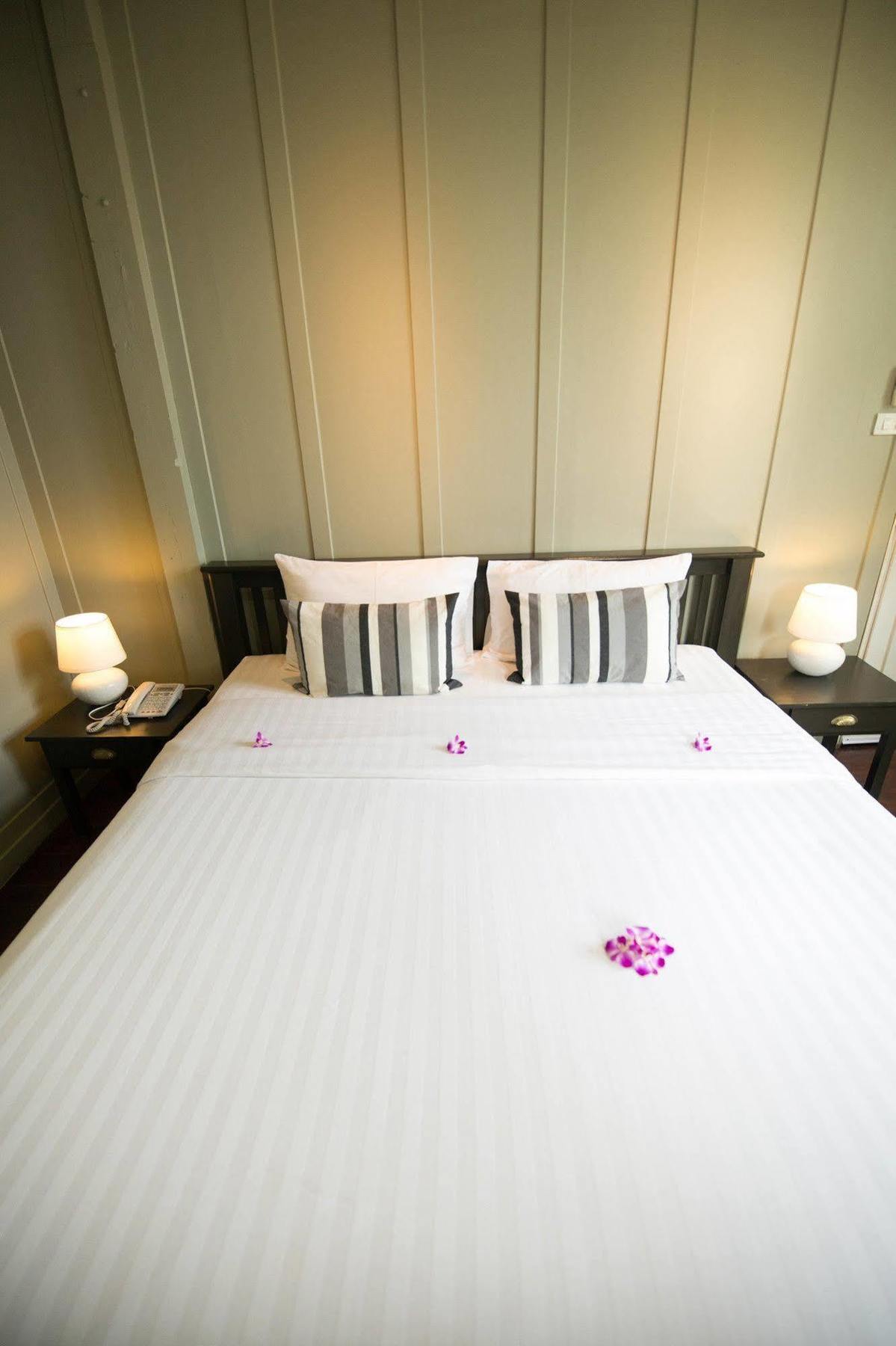 Dorm Of Happiness By Tharaburi Hostel Sukhothai