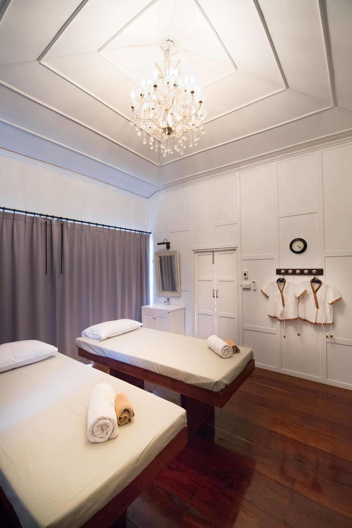 Dorm Of Happiness By Tharaburi Hostel