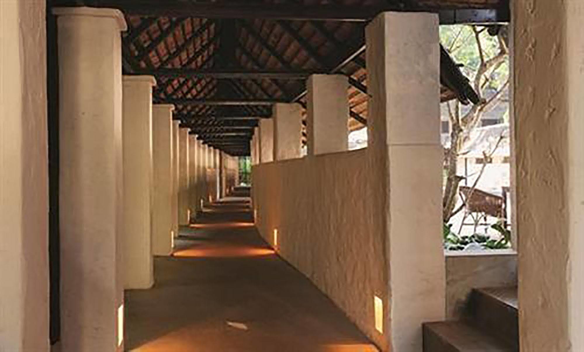 Tamarind Village 4*