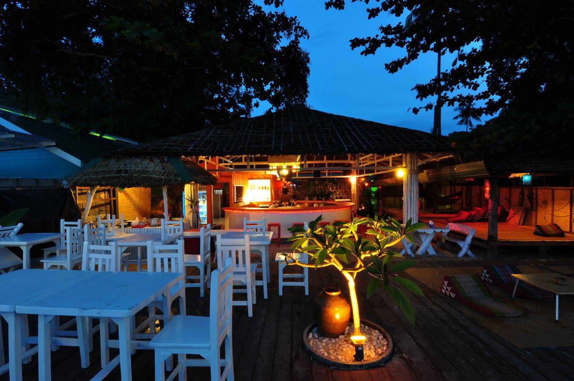 Blanco Dorm & Restaurant Hotel