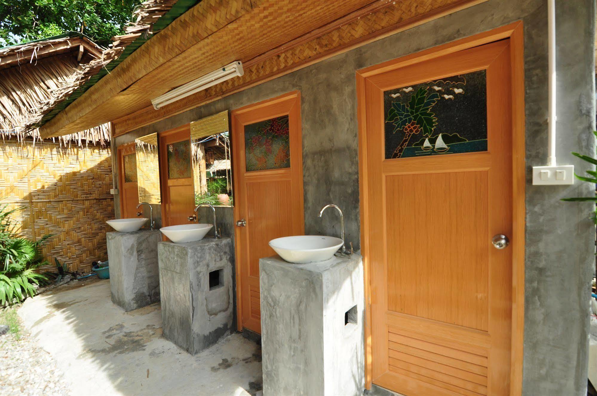 Hotel Blanco Dorm & Restaurant Phi Phi Don