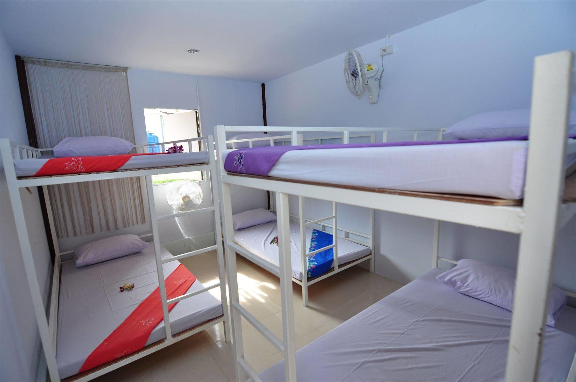 Blanco Dorm & Restaurant Hotel