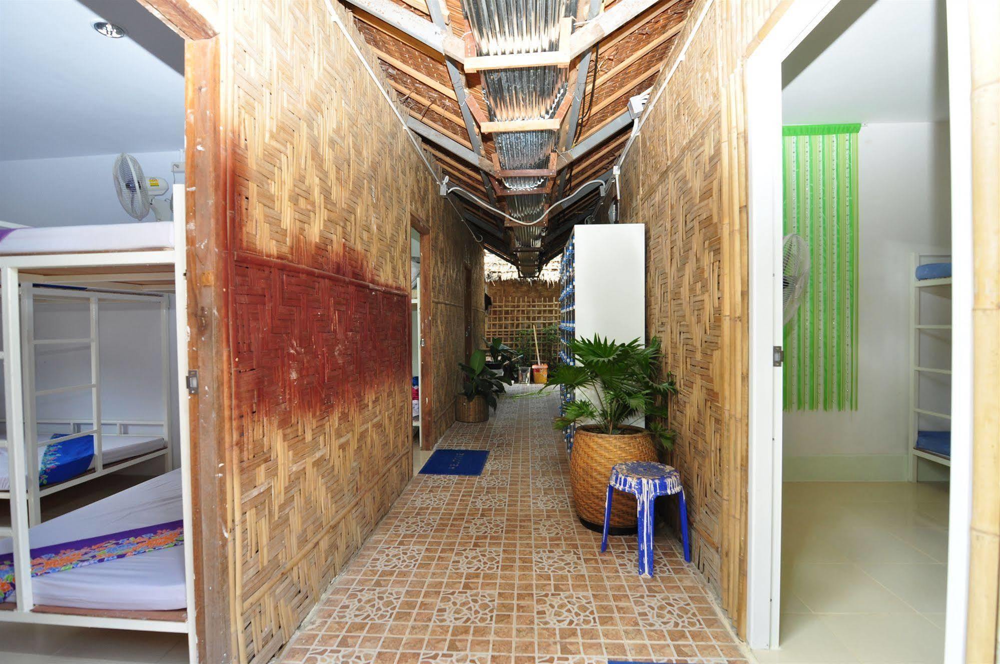 Blanco Dorm & Restaurant Hotel Phi Phi Don
