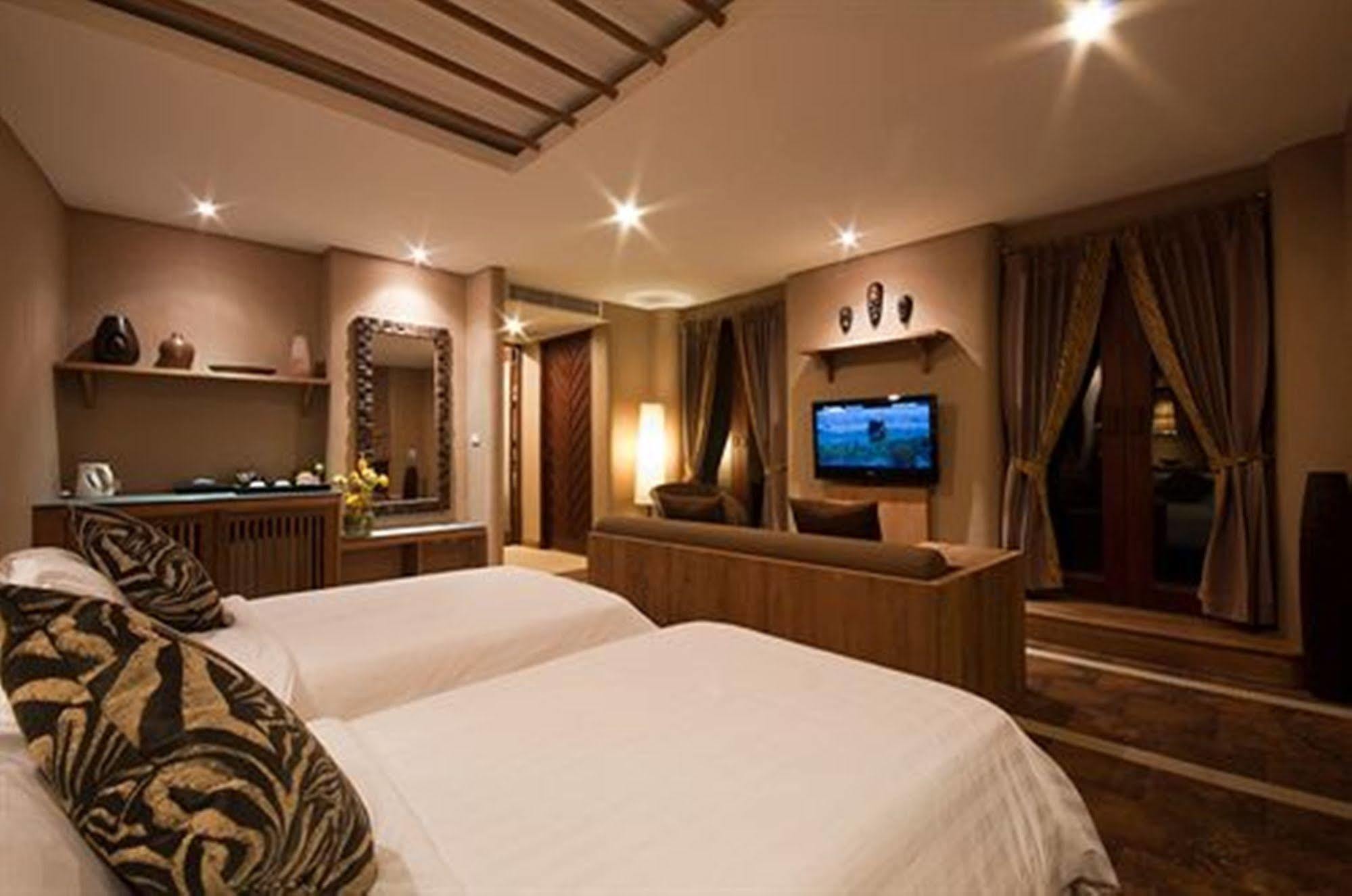 Montis 4*