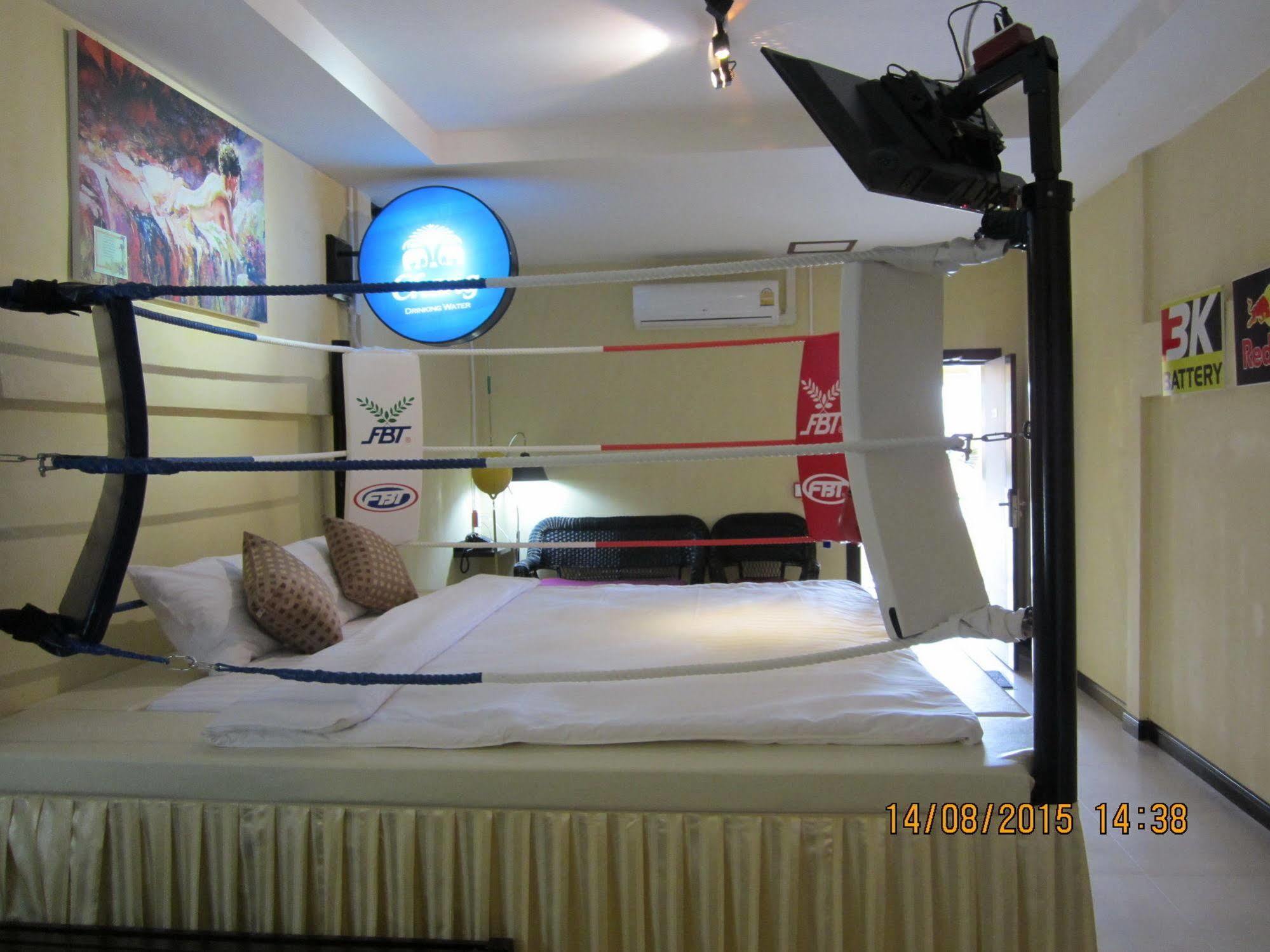 Retro Box Hotel