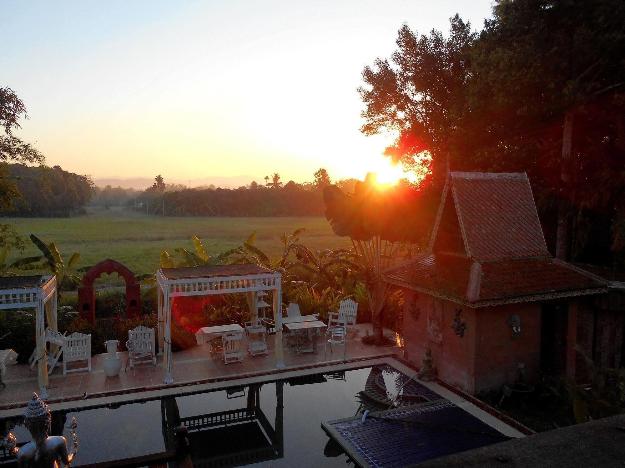 Lanna Saithong Hotel 3*