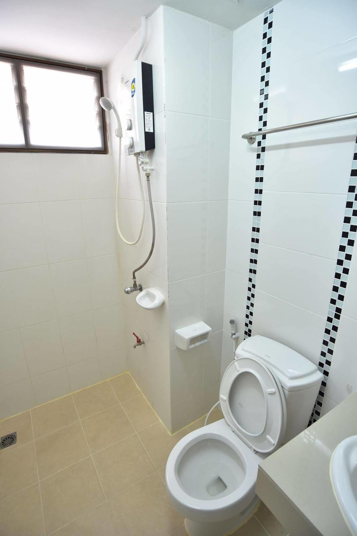 Thanaphat Guest house 2*