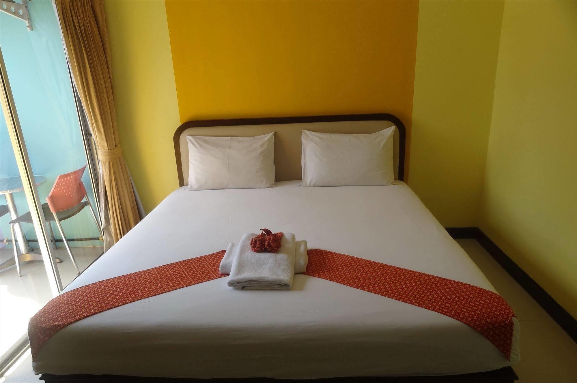 Guest house Luna House 2*
