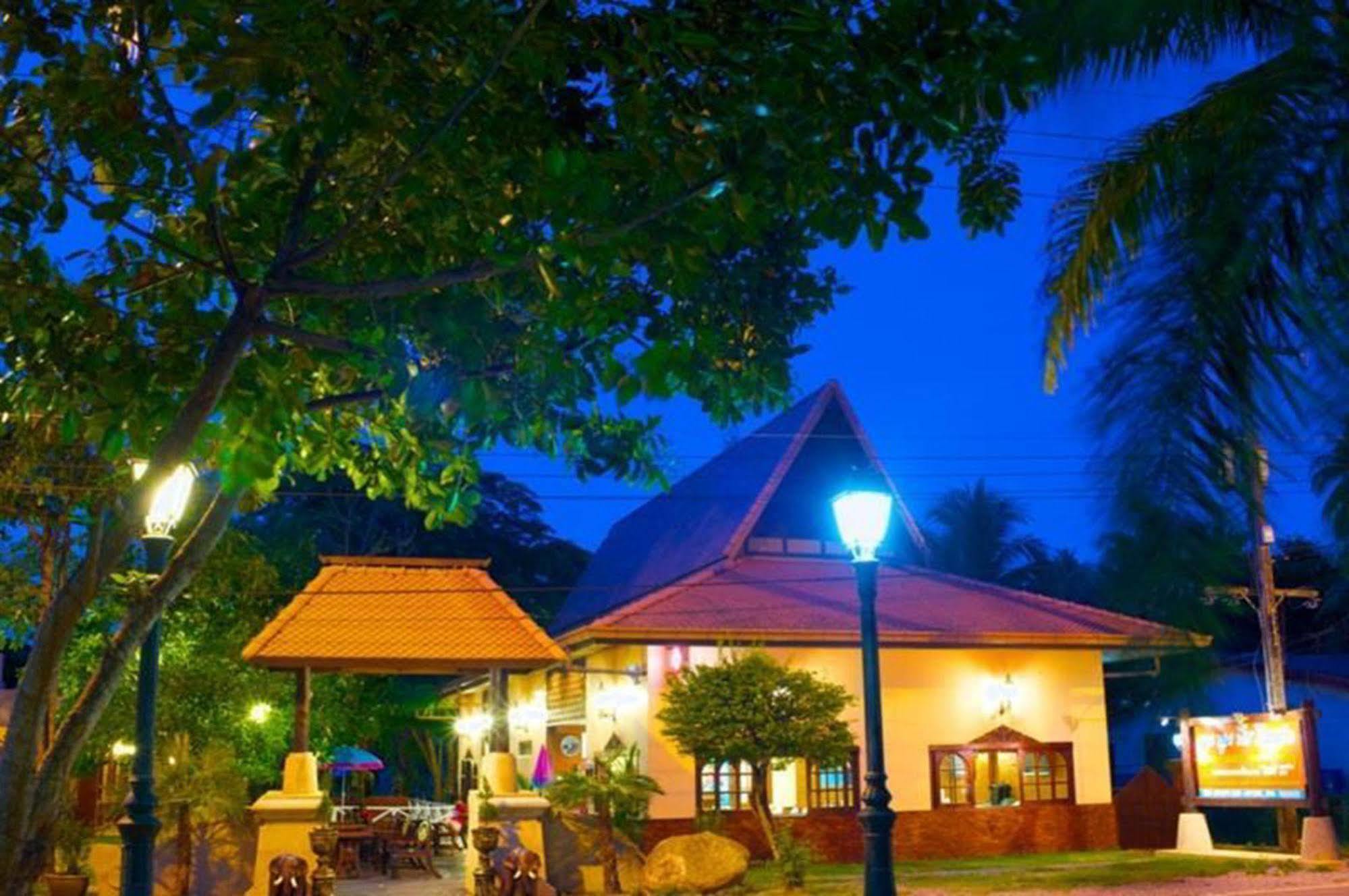 Boom Boom Beach Laem Sing Resort Chanthaburi