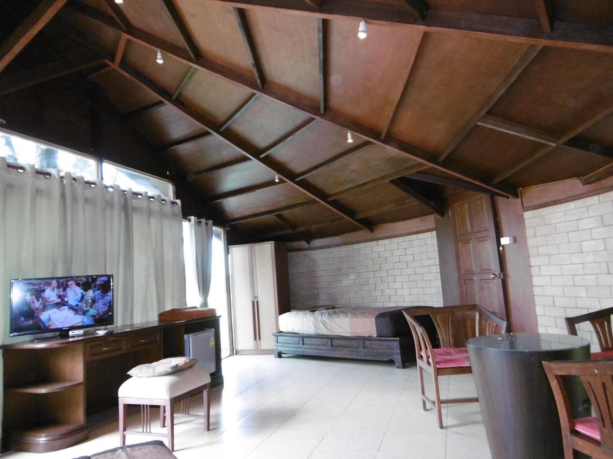 Guest house Relax Eco Life Center - 2*