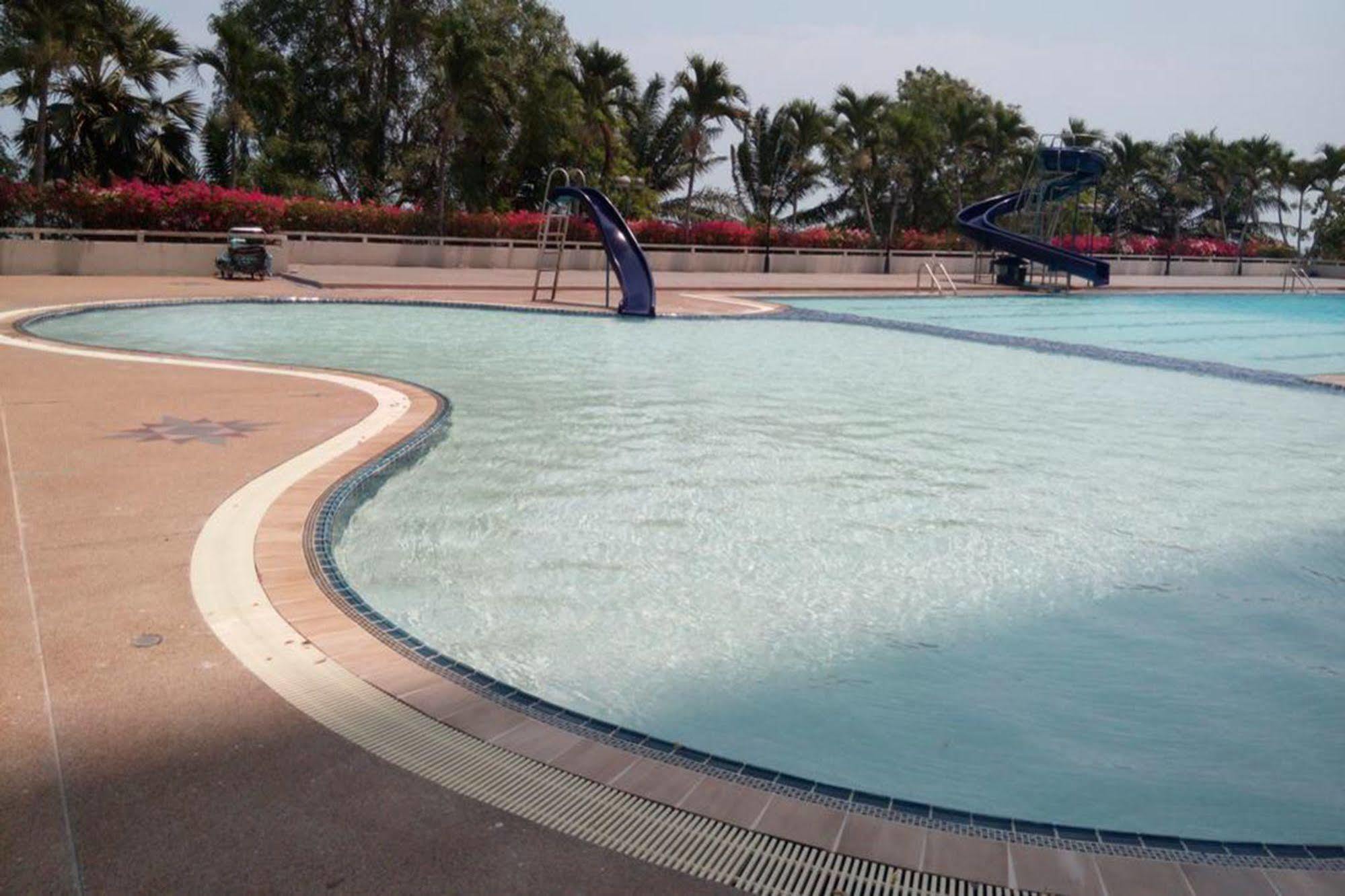 Cha-Am Grand Condotel *
