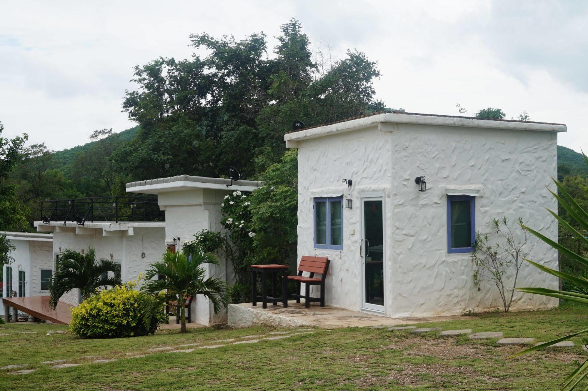 Resort White Rock 3*