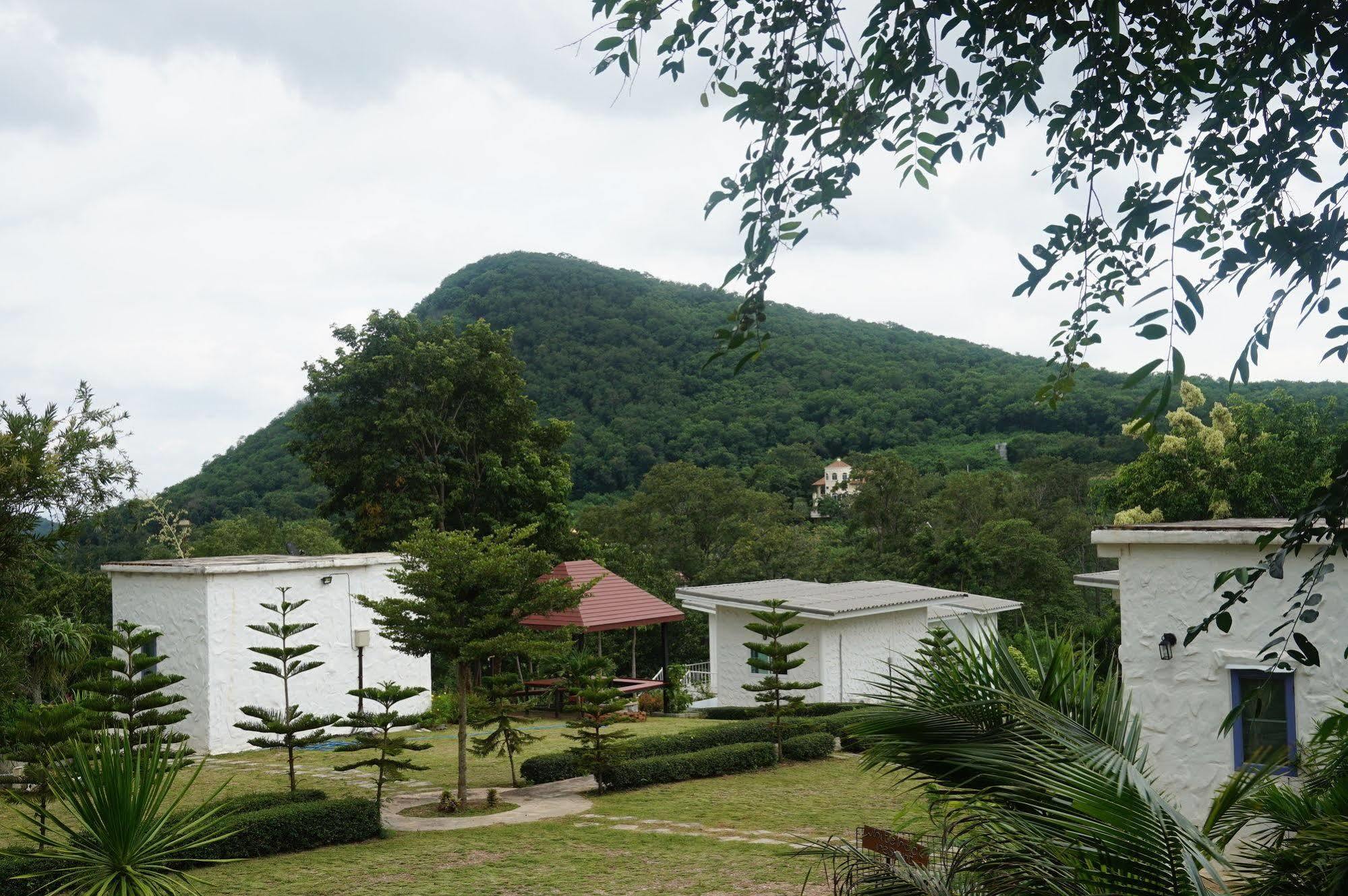 Resort White Rock 3*