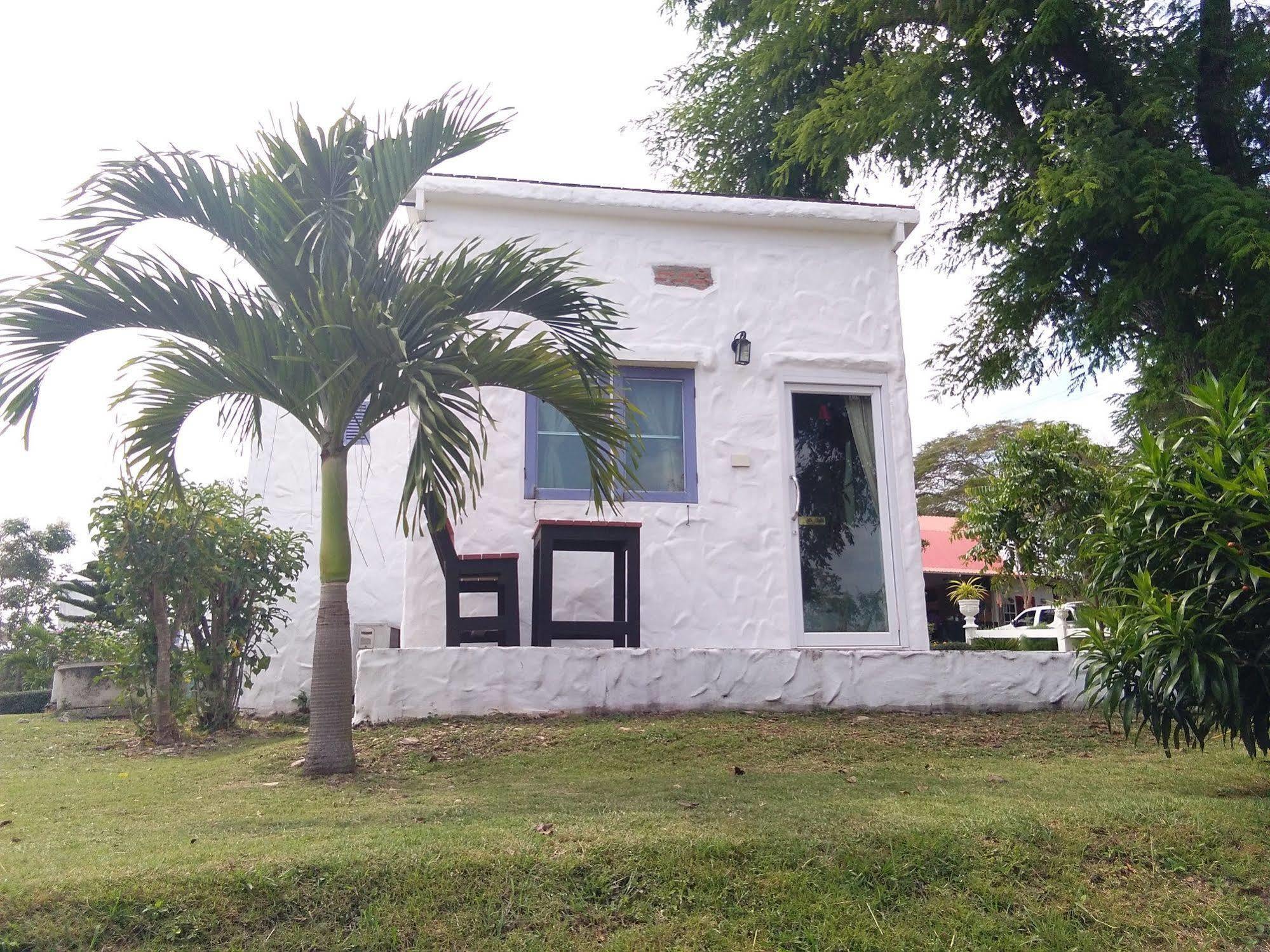 Resort White Rock 3*