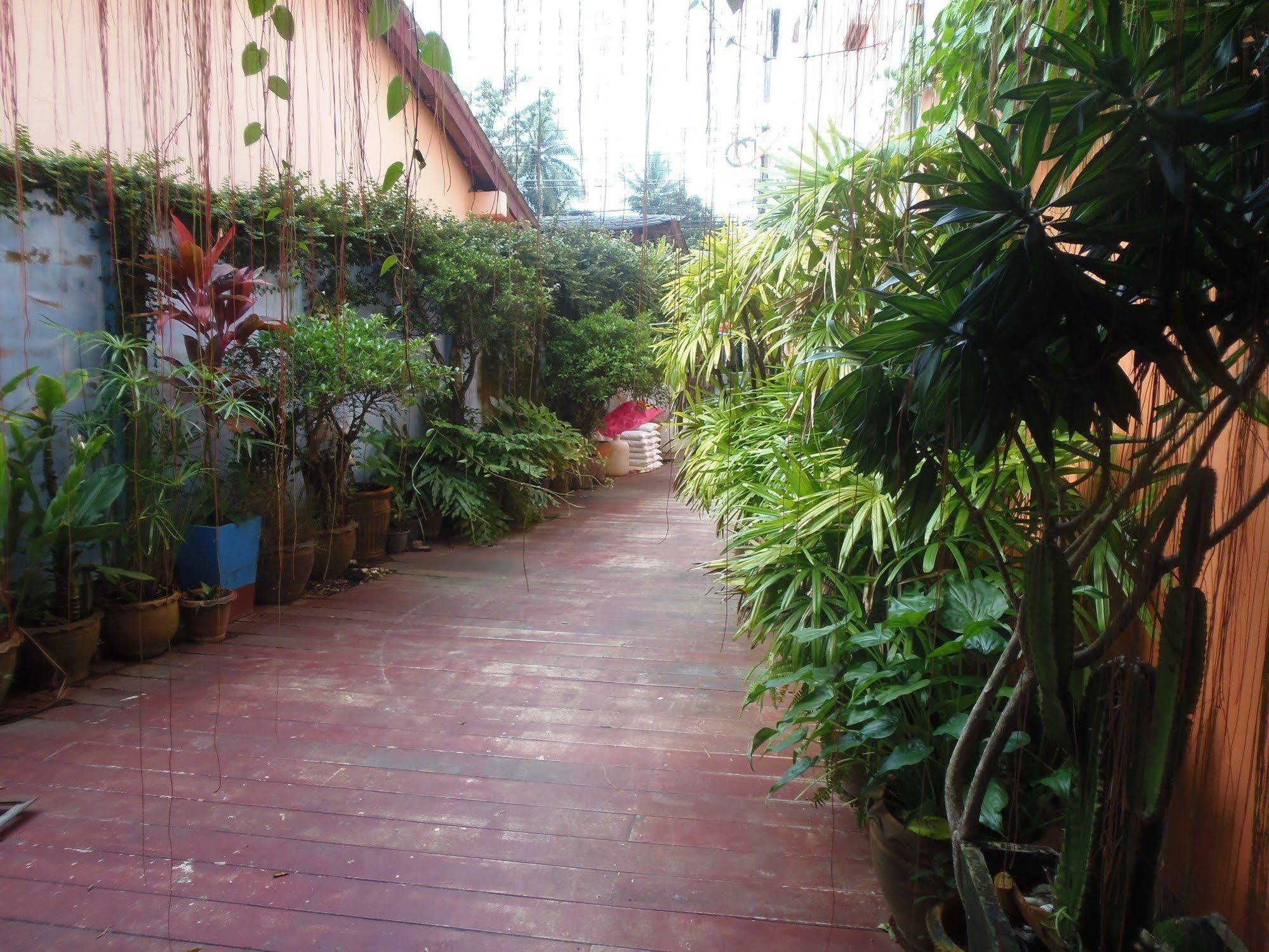 The Orange Hotel 3*