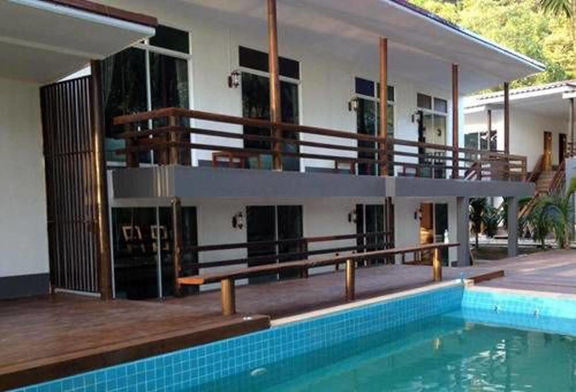 Resort Apple Beachfront