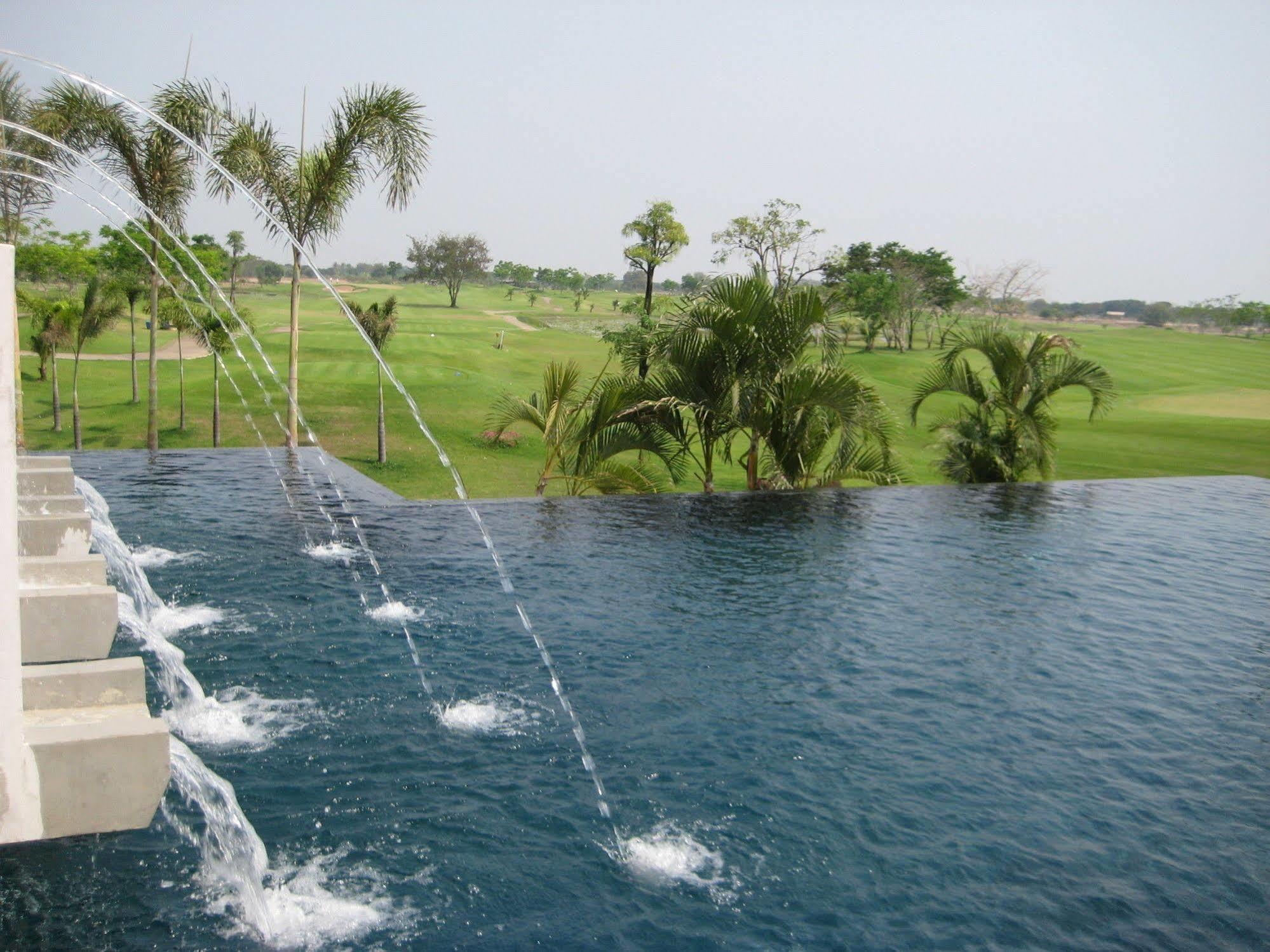 Uniland Golf & 4* Nakhon Pathom
