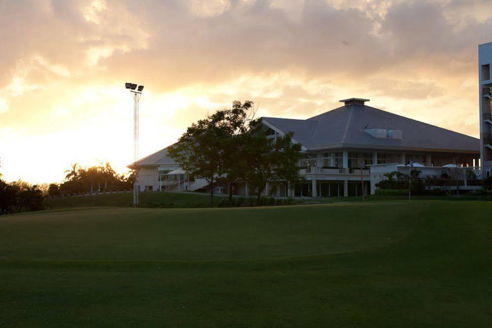 Uniland Golf & 4*