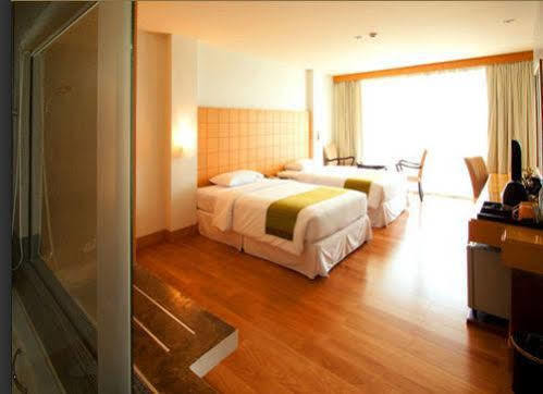 Uniland Golf & Hotel 4*