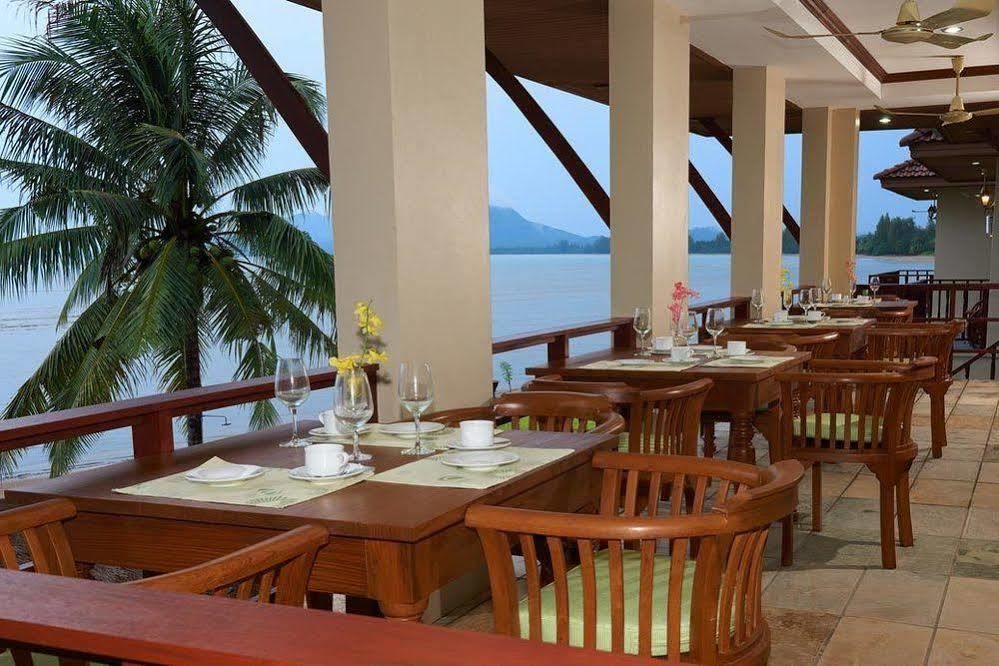 Sara Beachfront Boutique Hotel 4*