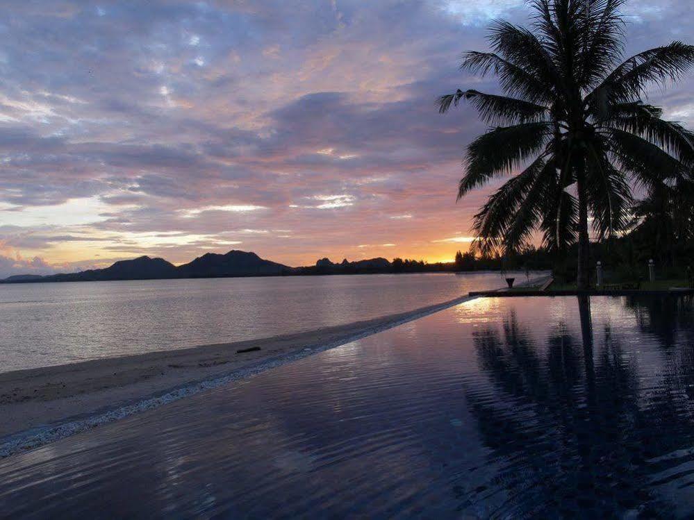 Hotel Sara Beachfront Boutique 4*