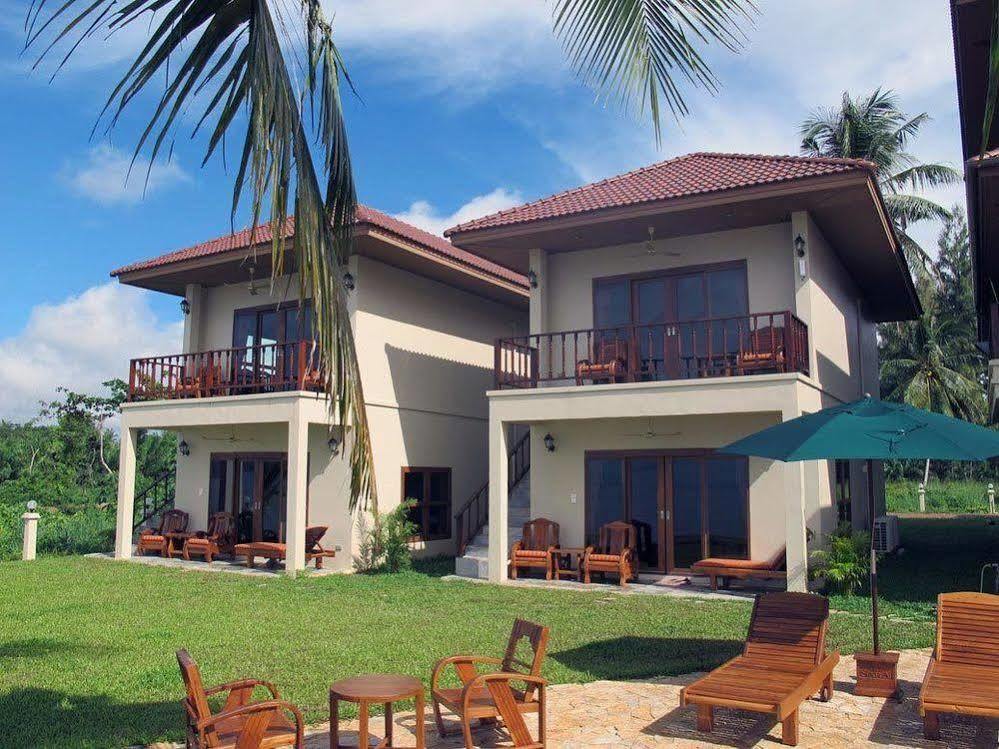 Sara Beachfront Boutique Hotel 4*