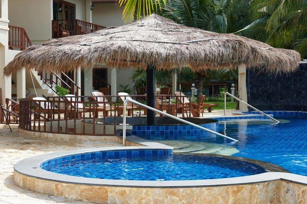 Sara Beachfront Boutique Hotel 4*