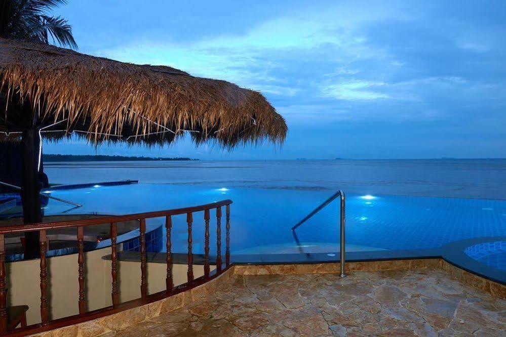 Sara Beachfront Boutique