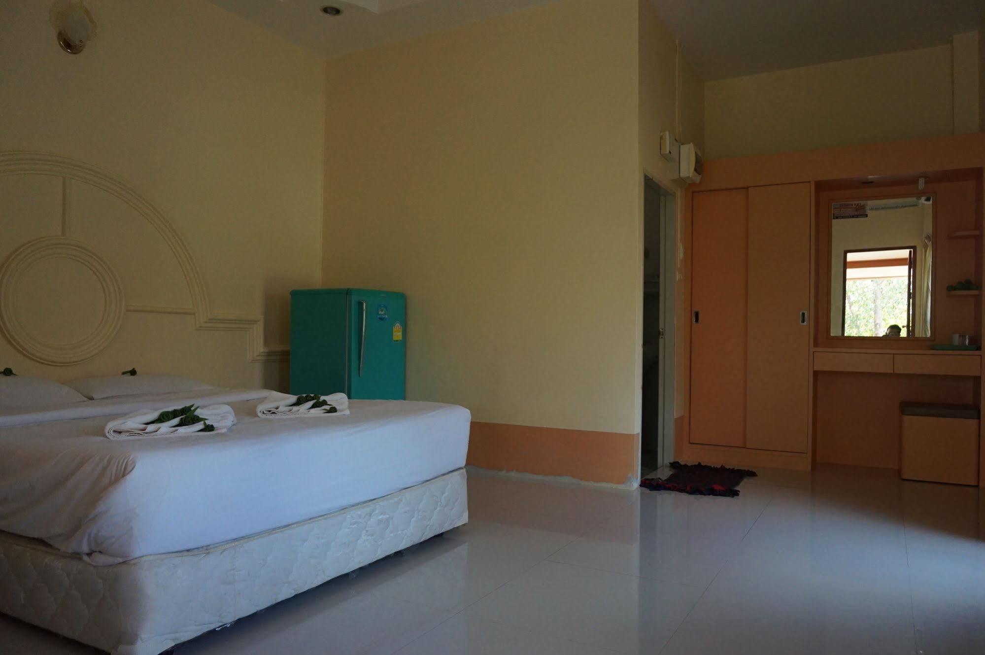 Resort Ratchapreuk 2*